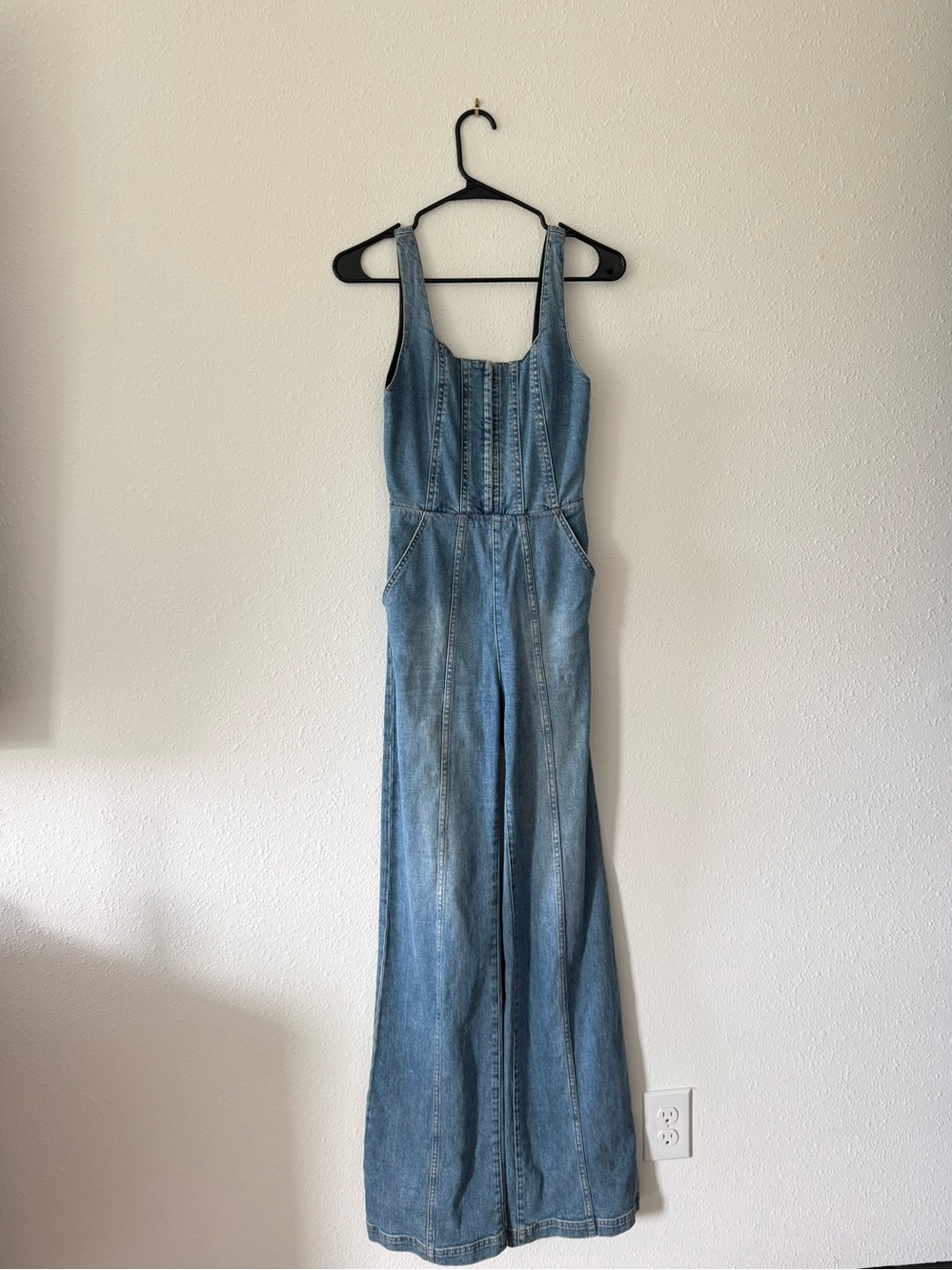 Alice + Olivia Gorgeous Wide Leg Denim Jumpsuit Waist Size 24